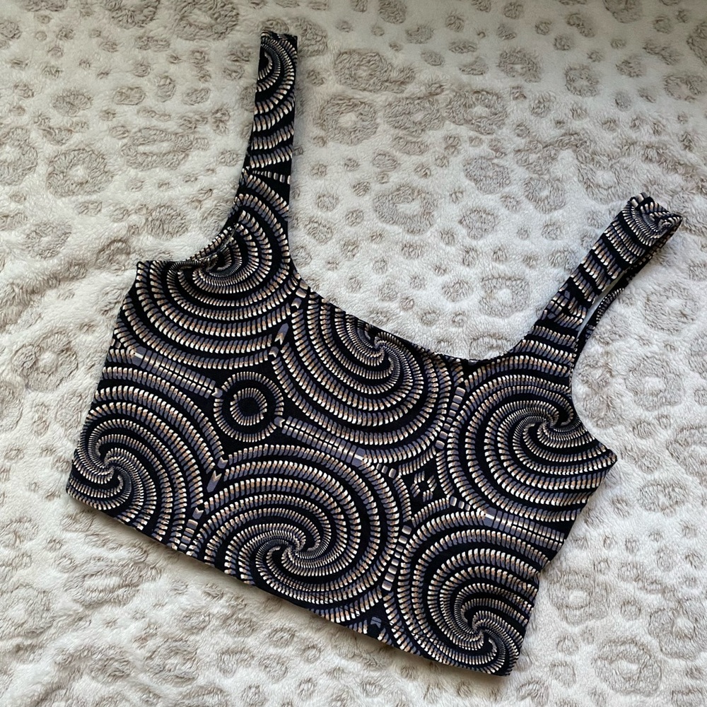 Cropped Spiral Pattern Cami - Picture 3 of 5